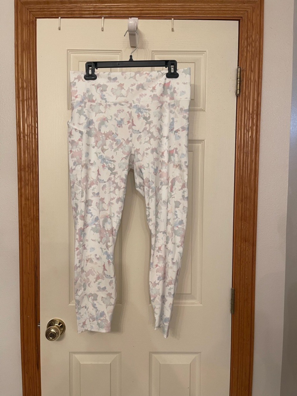 Fabletics Pureluxe NWT  XL White Watercolor floral High-Waist Leggings